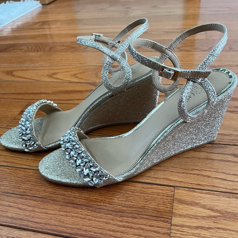 Jewel Badgley Mischka